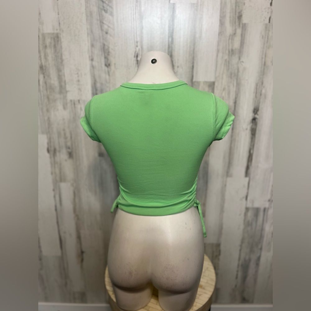 Green top  - Picture 4 of 6